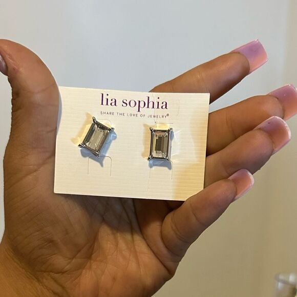 🆕 Lia Sophia "Fairest of Them All" Cut Crystal Earrings - Picture 1 of 1